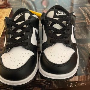 Nike dunk black and white toddler sneakers size 7C worn twice